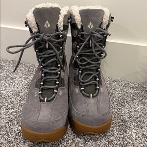 Women's Vasque Gray Waterproof Leather Hiking Winter Outdoor Lined Boots Size 8